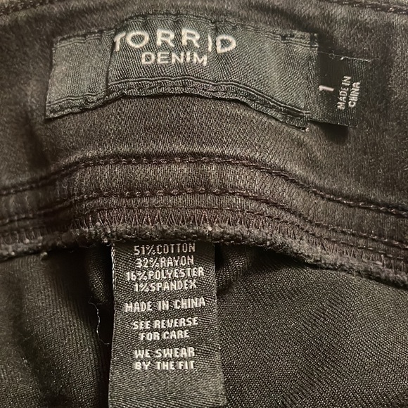Torrid Cropped jeans - Picture 3 of 3
